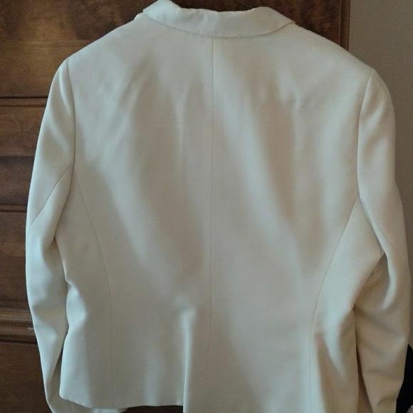 Blazer - Picture 3 of 5